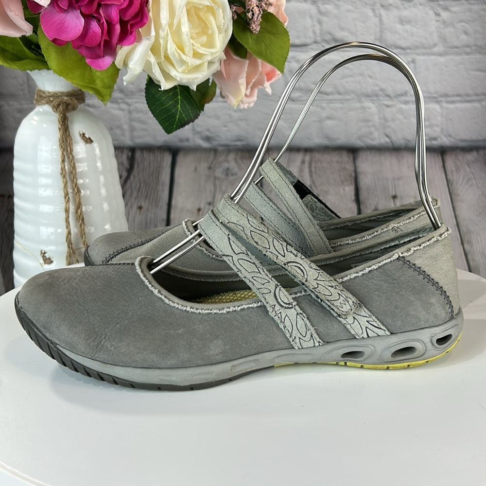 COLUMBIA Gray Suede & Canvas Mary Jane Tech Lite Omni-Grip Hiking Walking Flats - Picture 3 of 17